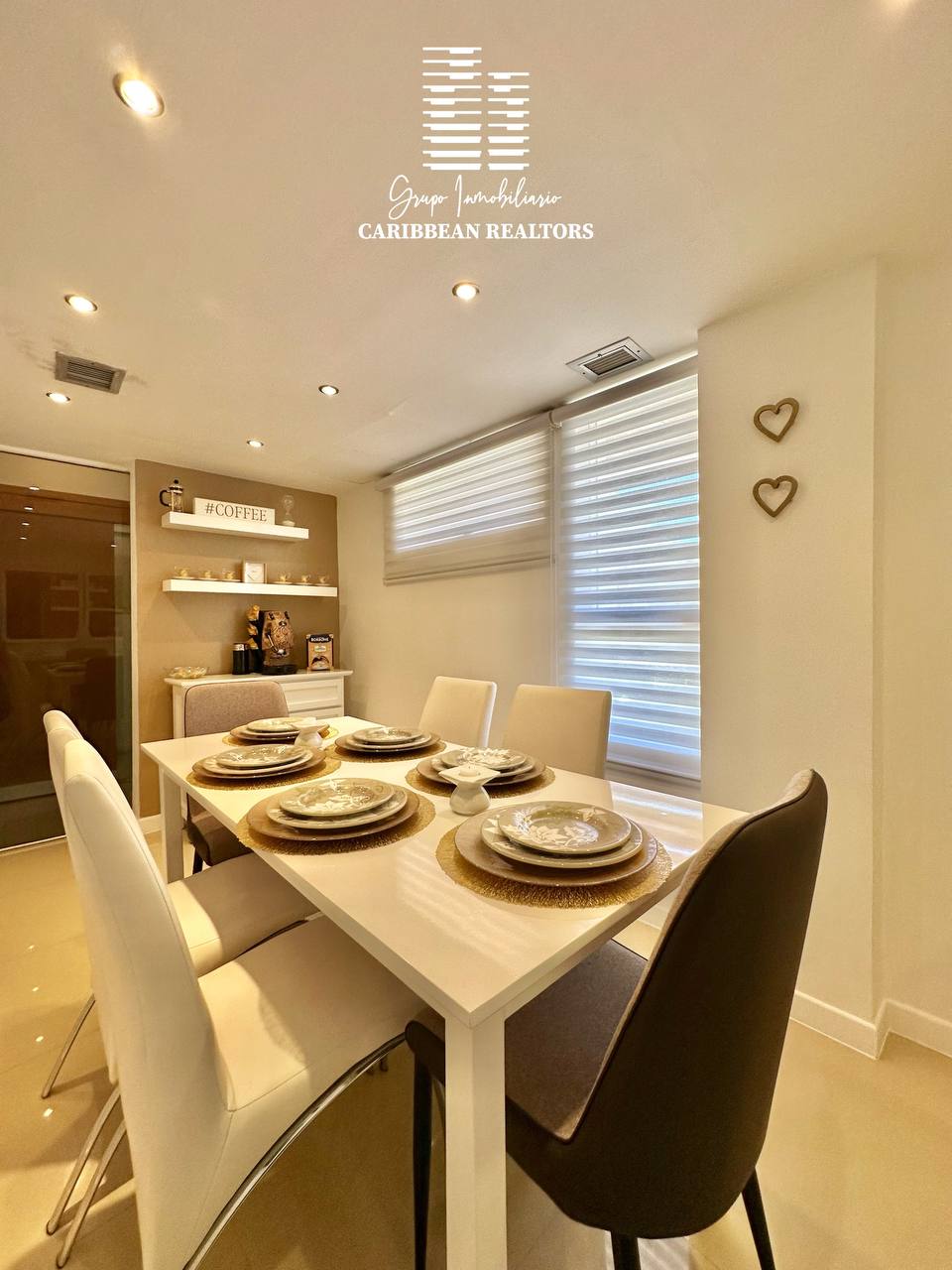 EN ALQUILER MODERNO TOWN HOUSE EN EL CONJ RESD. PLAZA REAL. PLAYA MORENO