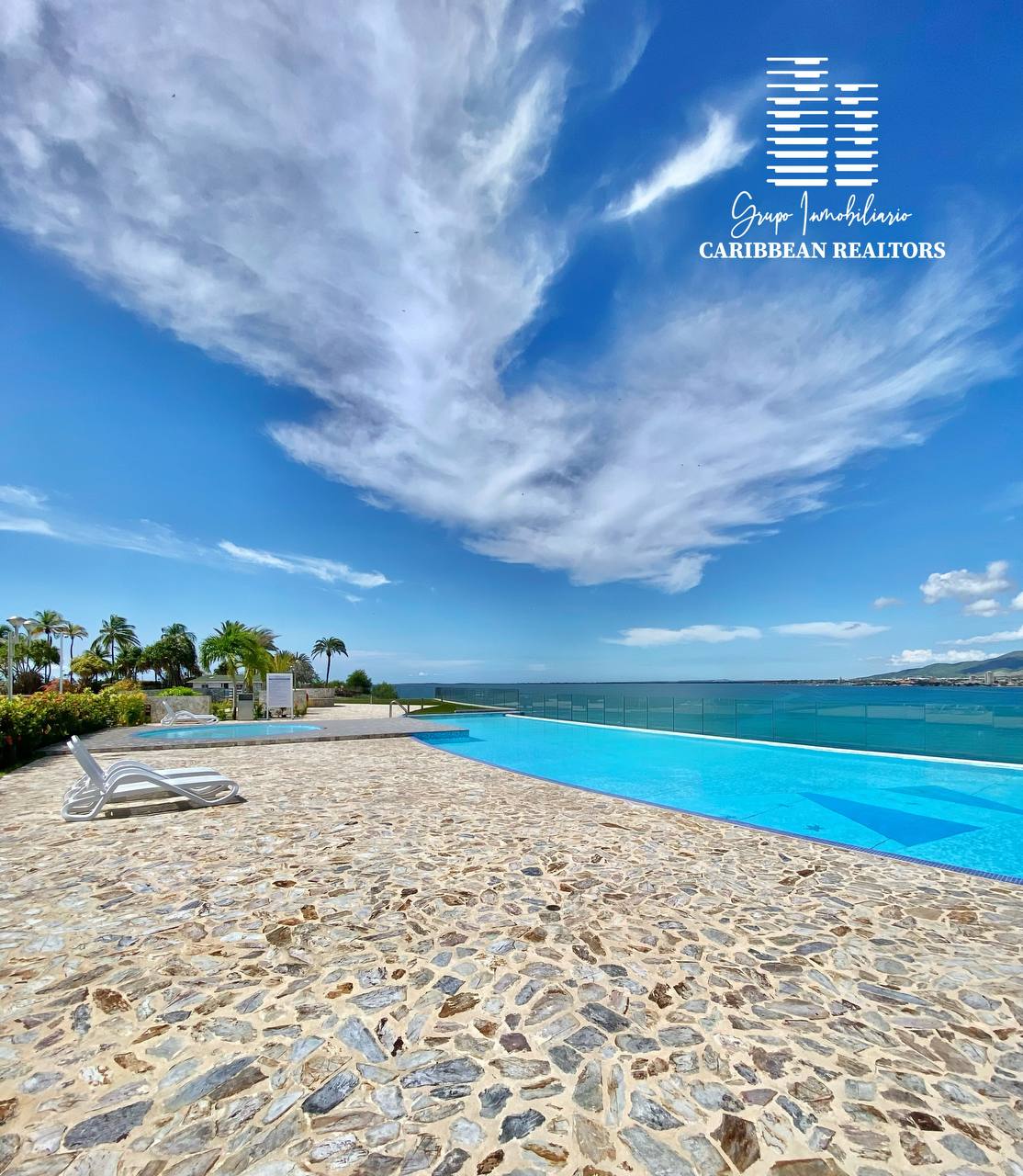 EN VENTA APARTAMENTO CON VISTA AL MAR EN EL CONJ RESD MORRO DE LA MAR II. 