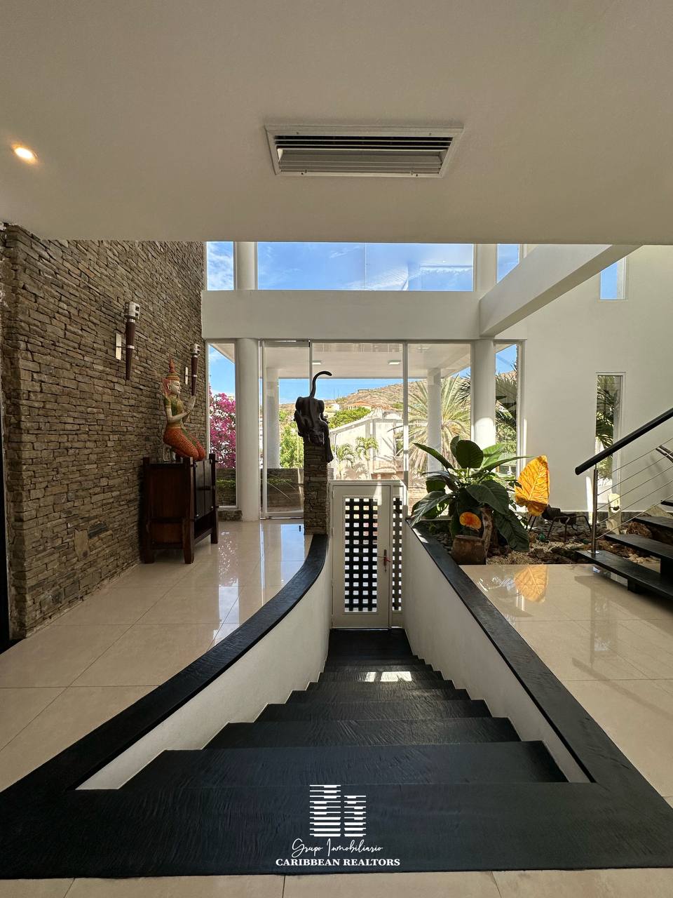 En Venta Casa Quinta, Con Arquitectura Vanguardista, Ubicada En Paraíso