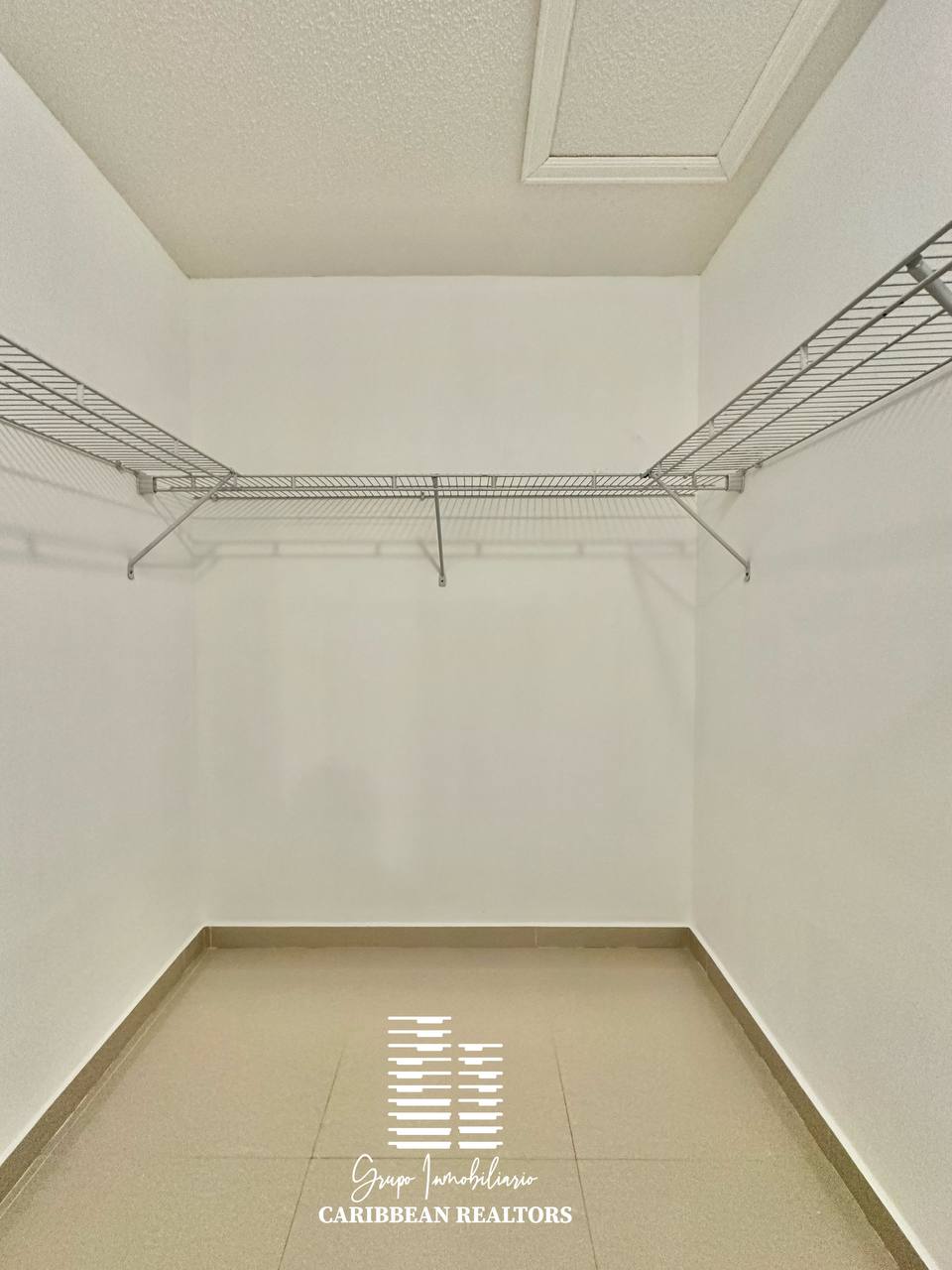 En Alquiler Acogedor Town House Ubicado En El Conjunto Porlamar Villas