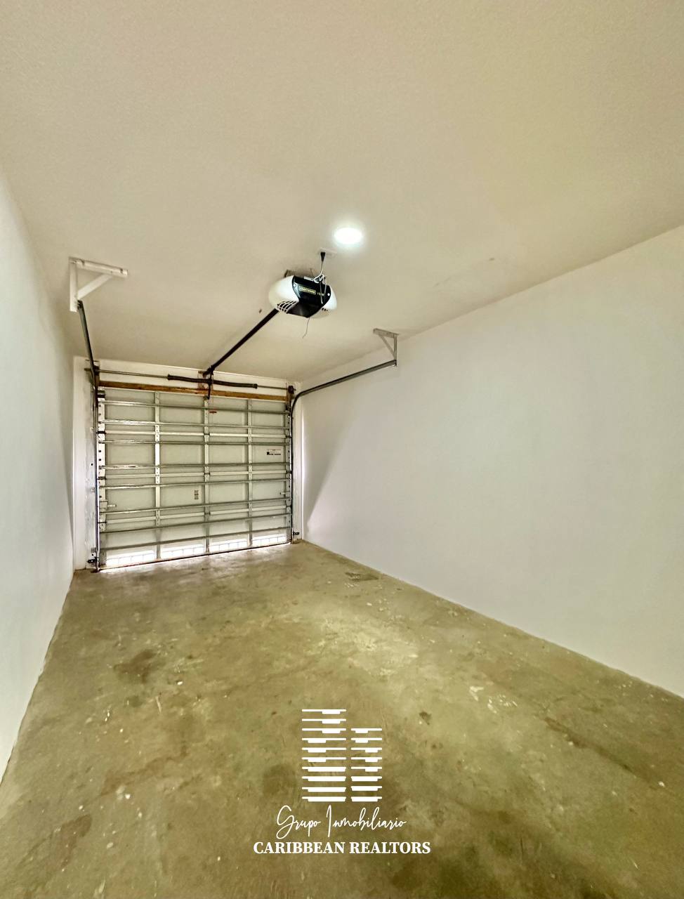 En Alquiler Acogedor Town House Ubicado En El Conjunto Porlamar Villas