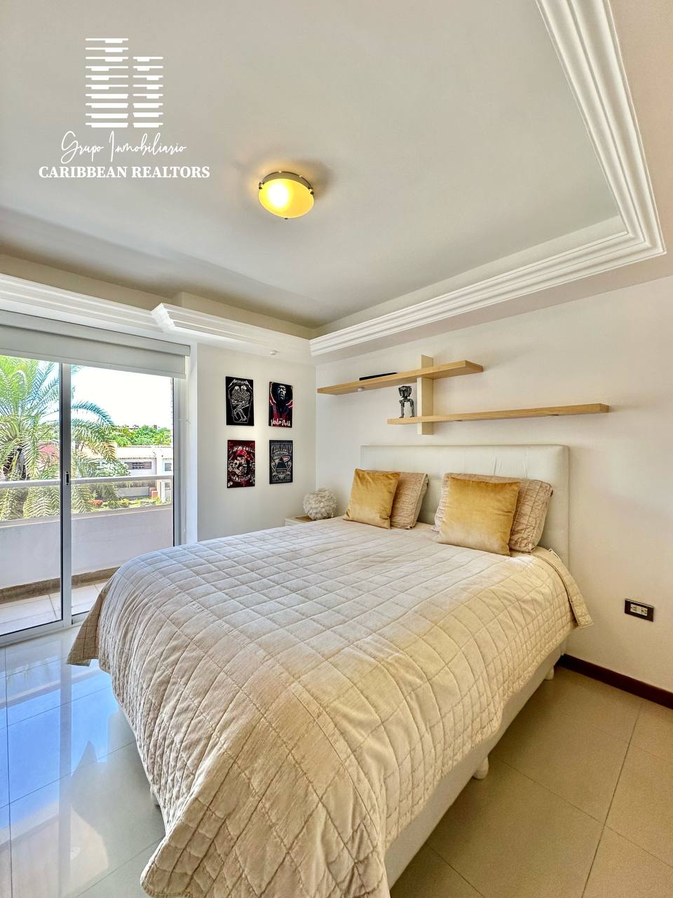 EN ALQUILER MODERNO TOWN HOUSE EN EL CONJ RESD. PLAZA REAL. PLAYA MORENO