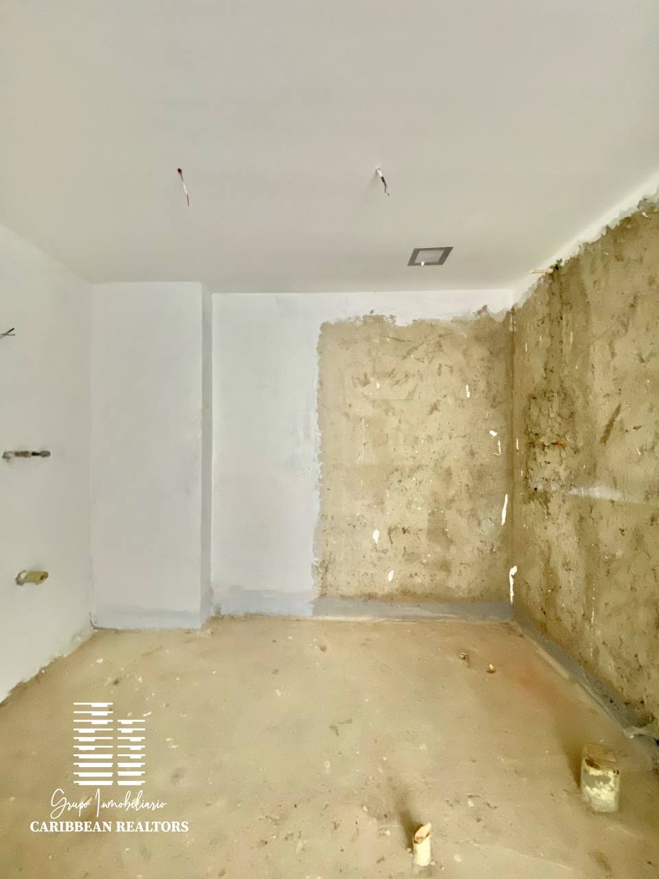 EN VENTA APARTAMENTO CON ESPECTACULAR VISTA AL MAR EN MORRO DE LA MAR II. AV RAUL LEONI