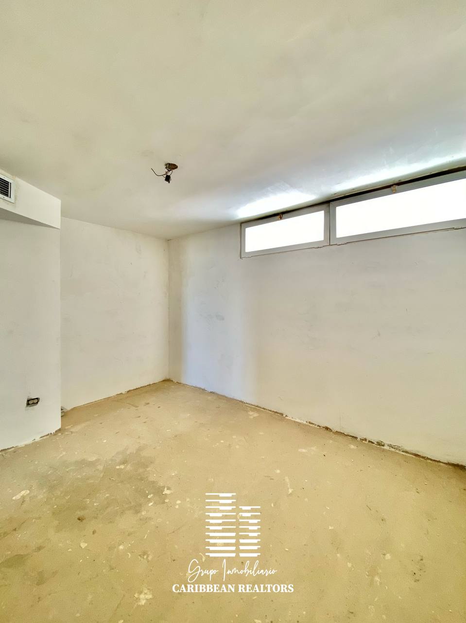 EN VENTA APARTAMENTO CON ESPECTACULAR VISTA AL MAR EN MORRO DE LA MAR II. AV RAUL LEONI