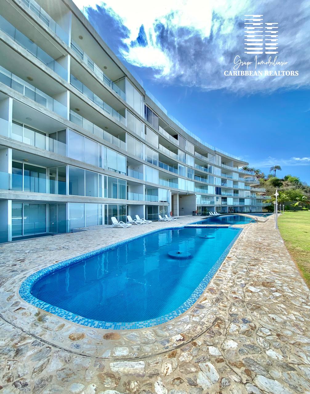 EN VENTA APARTAMENTO CON ESPECTACULAR VISTA AL MAR EN MORRO DE LA MAR II. AV RAUL LEONI