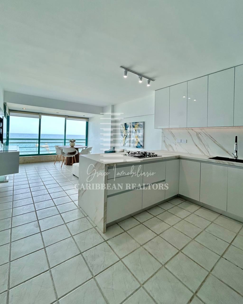 EN ALQUILER VACACIONAL MODERNO APARTAMENTO DE PLAYA EN EL CONDOMINIO BAHIA DORADA. PLAYA MORENO. PAMPATAR