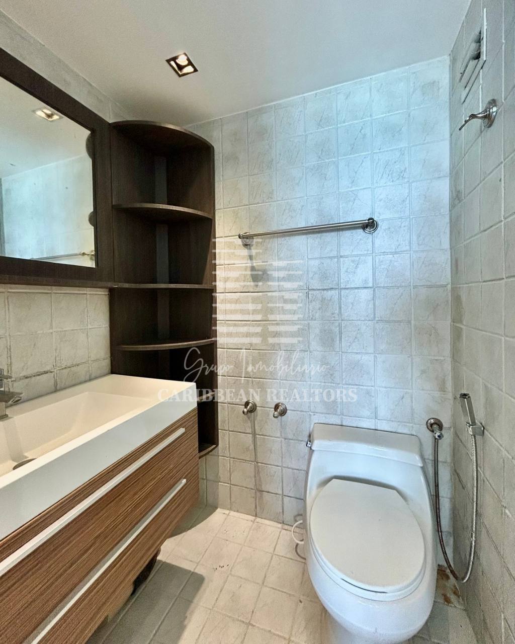 EN ALQUILER VACACIONAL MODERNO APARTAMENTO DE PLAYA EN EL CONDOMINIO BAHIA DORADA. PLAYA MORENO. PAMPATAR