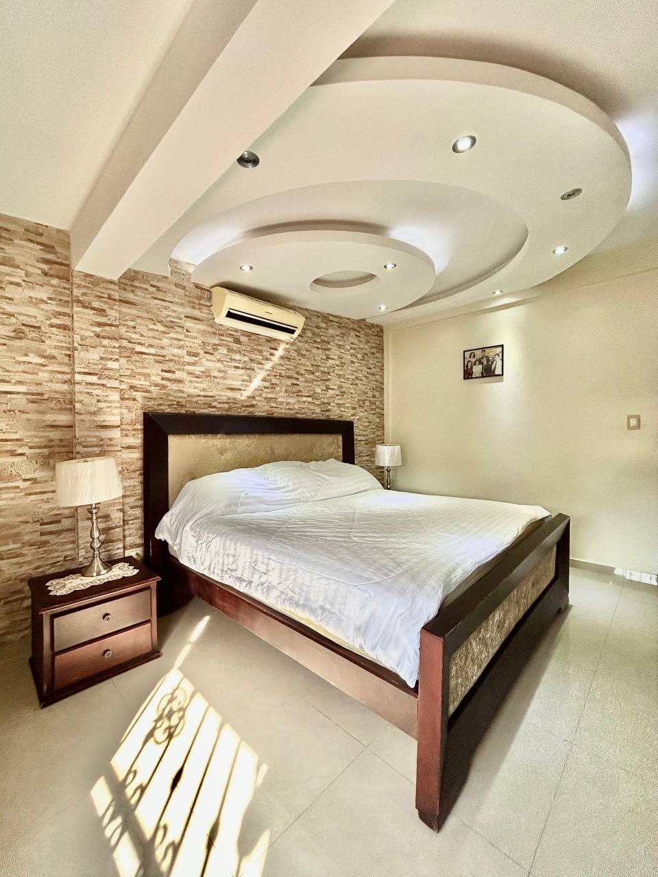 EN VENTA AMPLIA CASA EN LA URBANIZACION SABANAMAR. 