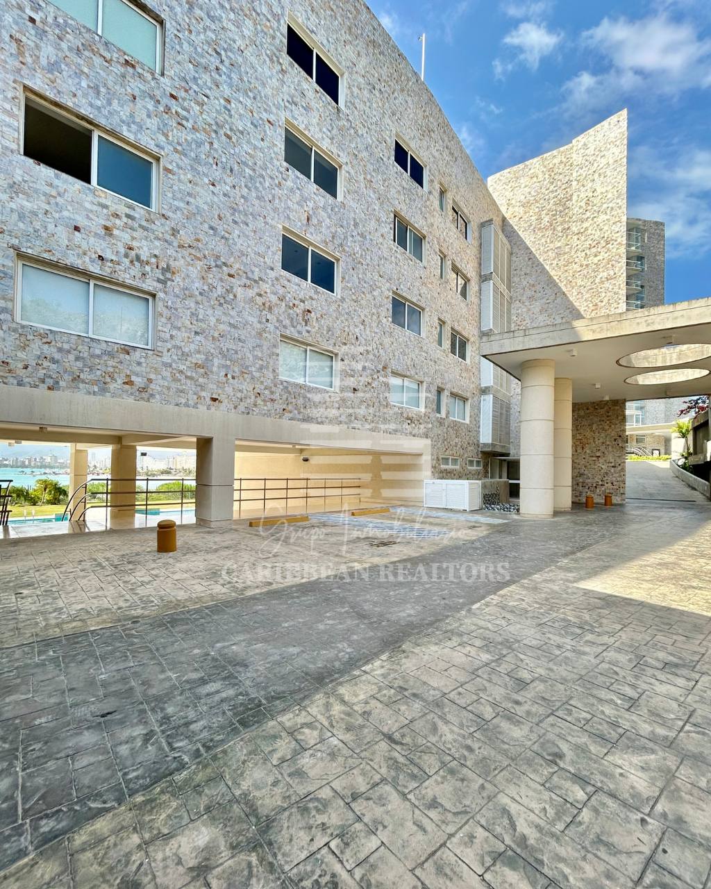 EN VENTA MODERNO APARTAMENTO CON VISTA AL MAR EN EL CONJUNTO RESIDENCIAL MORRO DE LA MAR II. 