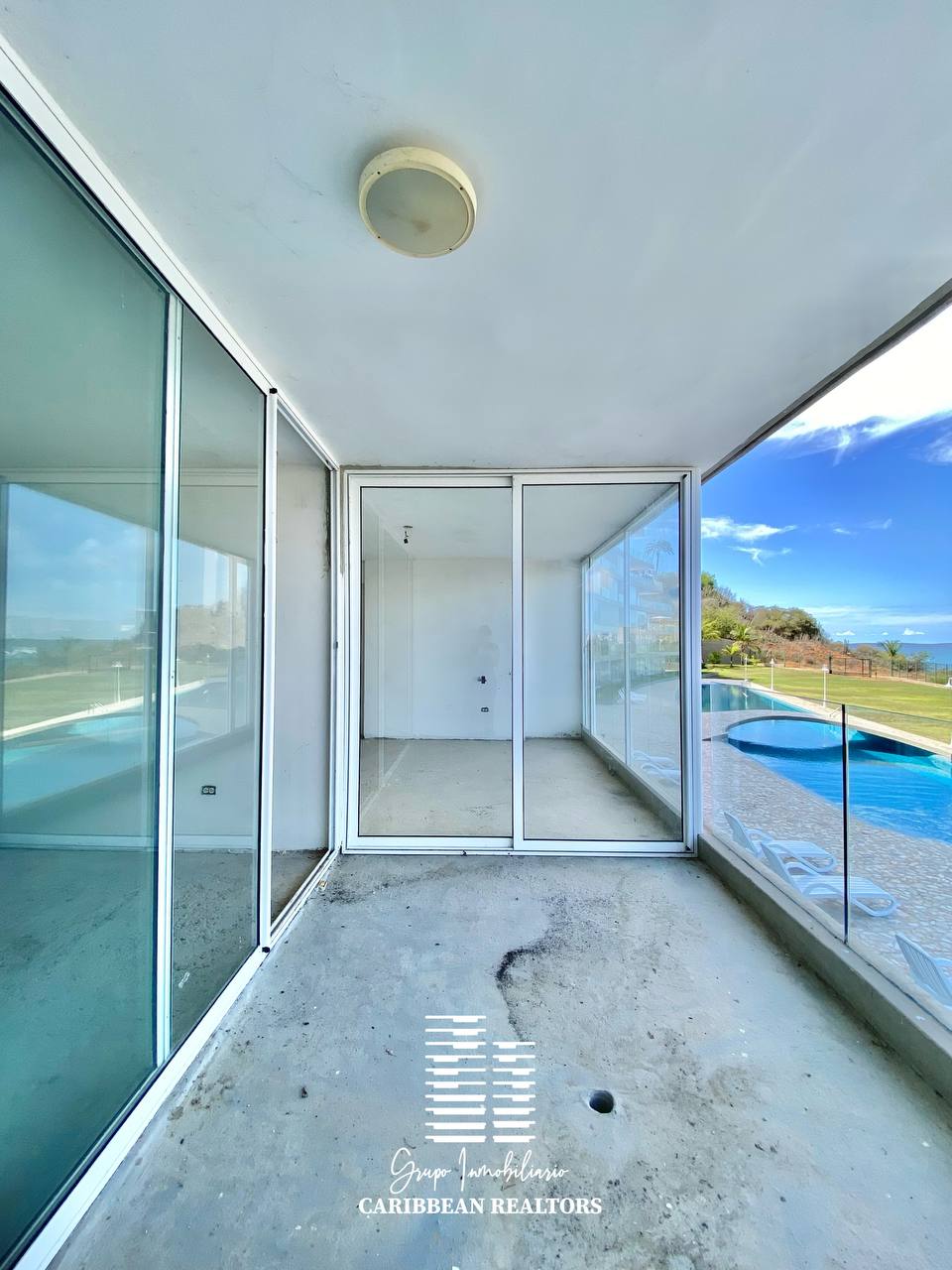 EN VENTA APARTAMENTO CON VISTA AL MAR EN EL CONJ RESD MORRO DE LA MAR II. 