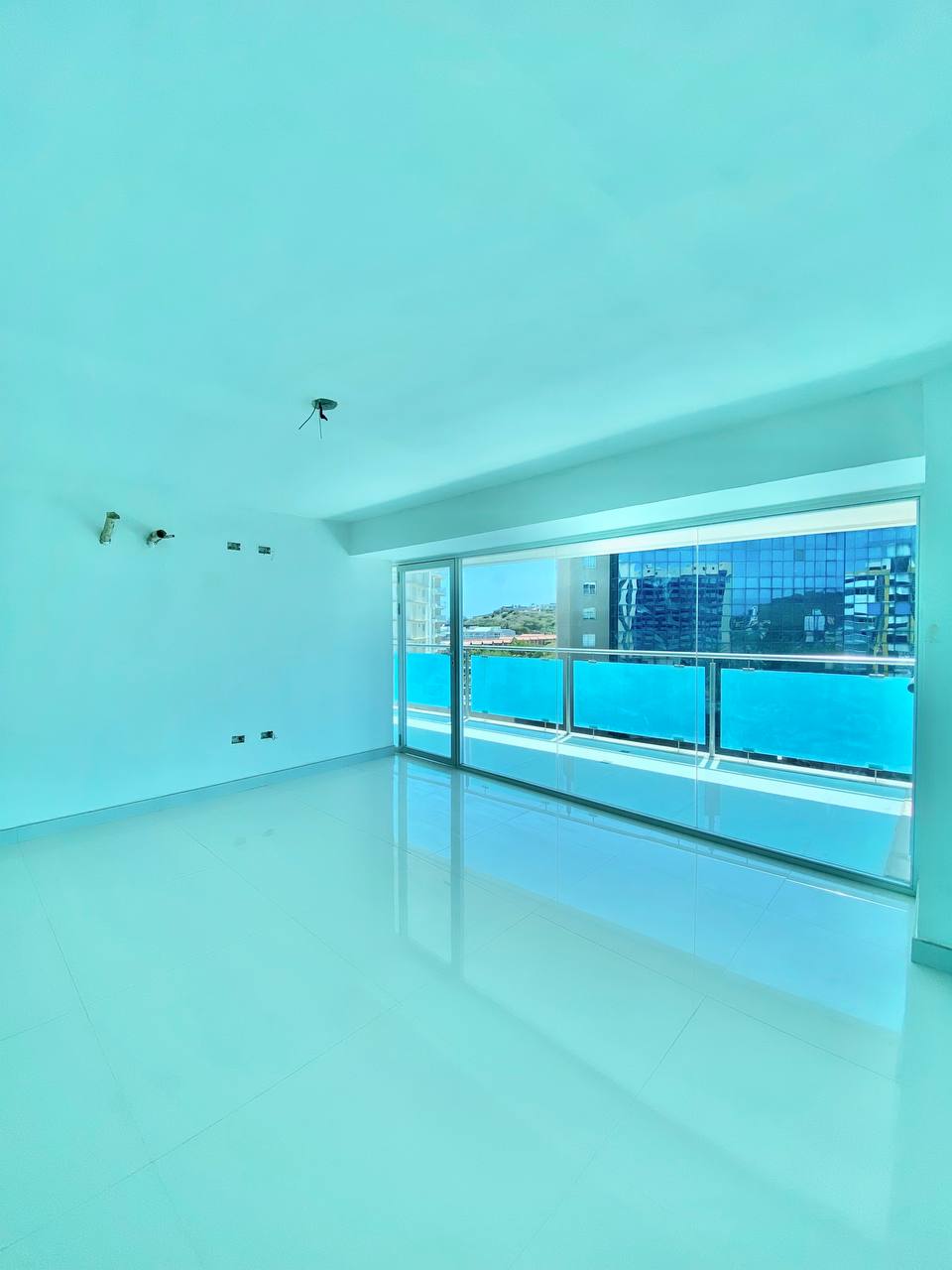 EN VENTA APARTAMENTO CON ESPECTACULAR VISTA AL MAR EN EL EXCLUSIVO CONDOMINIO LAS OLAS. PLAYA MORENO.