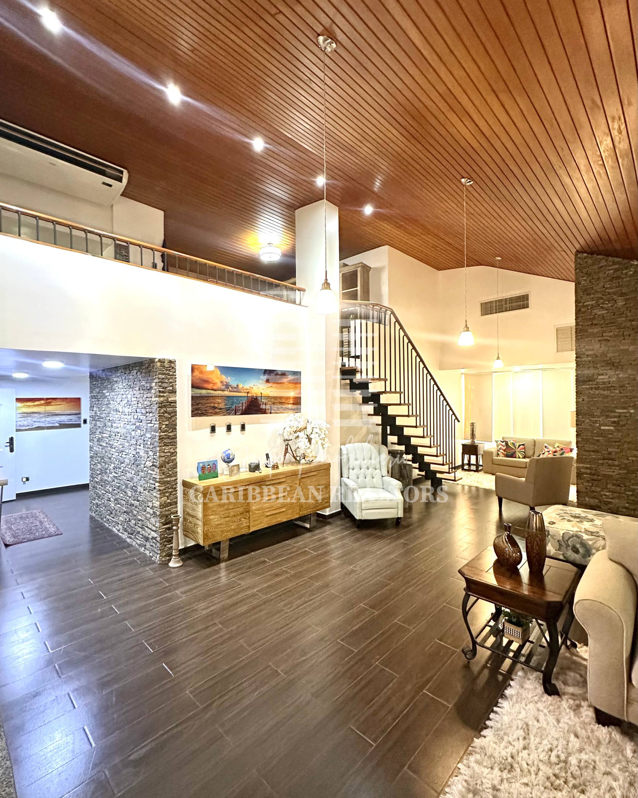 EN VENTA PENTHOUSE EN EL CONJUNTO RESIDENCIAL VENEZIA SUITES, AV. ALDONZA MANRIQUE.