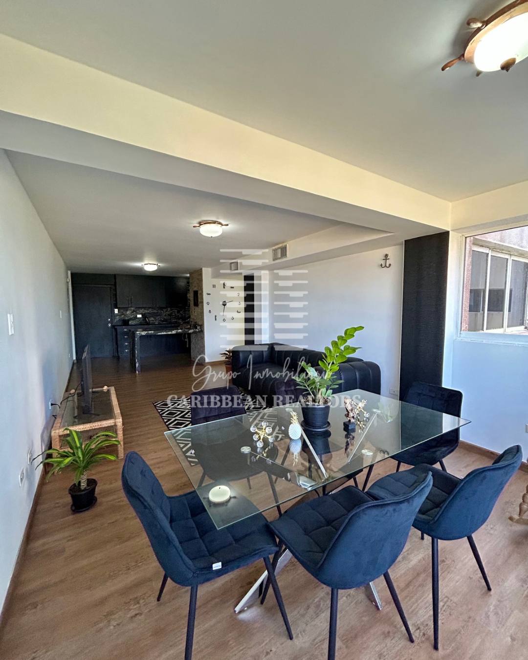 EN VENTA APARTAMENTO EN EL CONJUNTO RESIDENCIAL PLAYA MORENO EDIFICIO CARLA. AV. BOLIVAR.