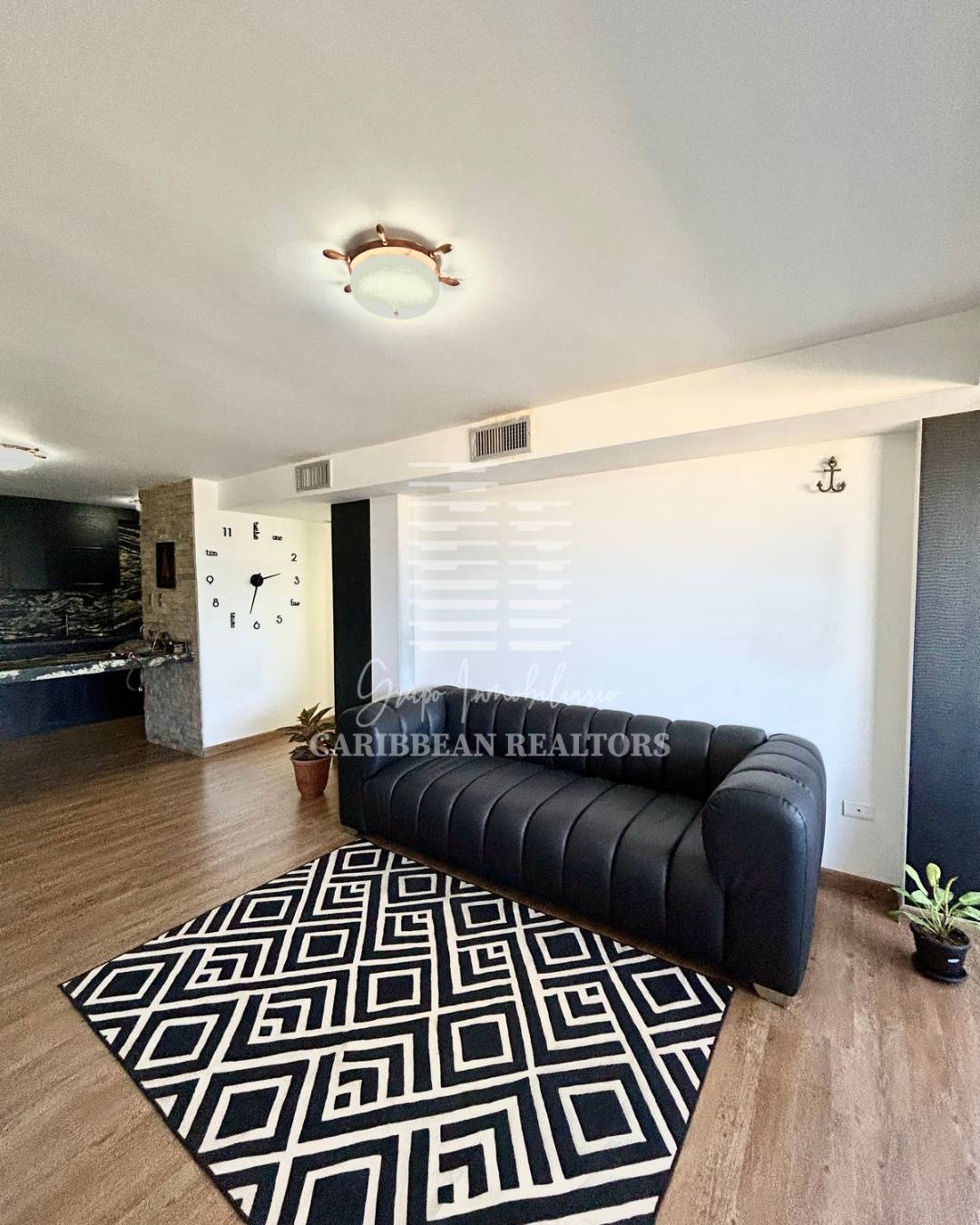 EN VENTA APARTAMENTO EN EL CONJUNTO RESIDENCIAL PLAYA MORENO EDIFICIO CARLA. AV. BOLIVAR.