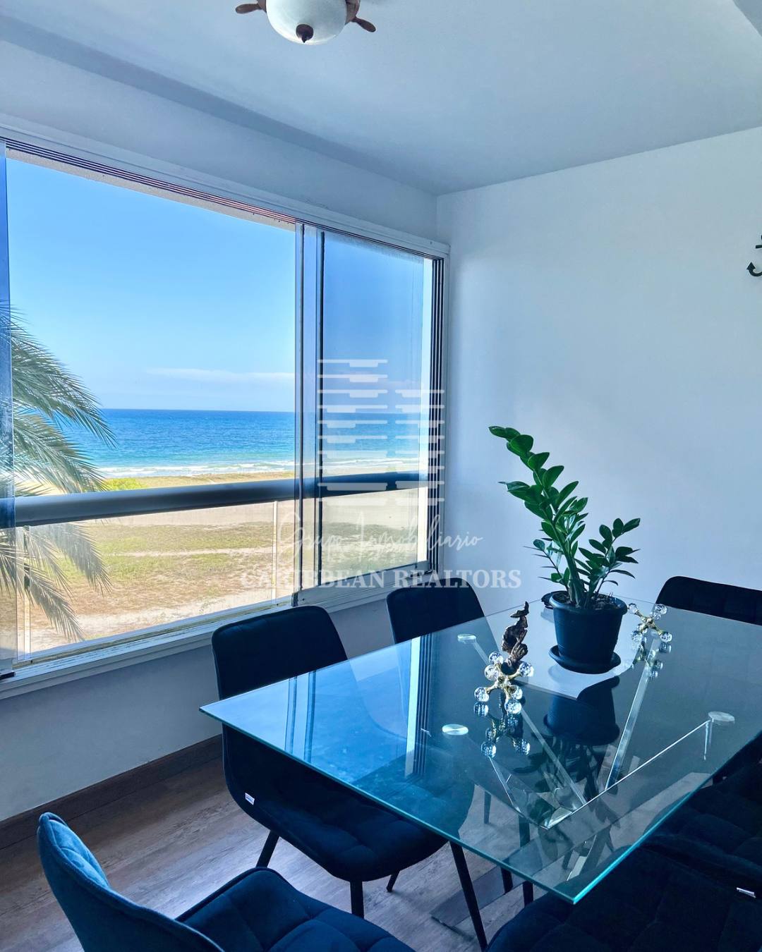 EN VENTA APARTAMENTO EN EL CONJUNTO RESIDENCIAL PLAYA MORENO EDIFICIO CARLA. AV. BOLIVAR.