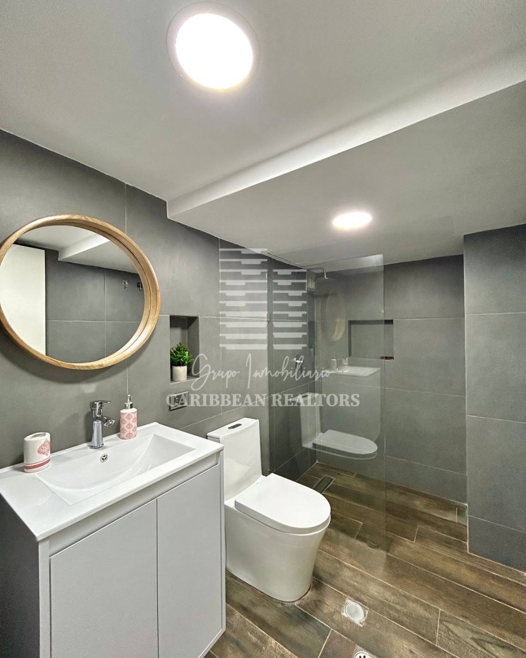 EN VENTA APARTAMENTO EN EL CONJUNTO RESIDENCIAL PLAYA MORENO EDIFICIO CARLA. AV. BOLIVAR.