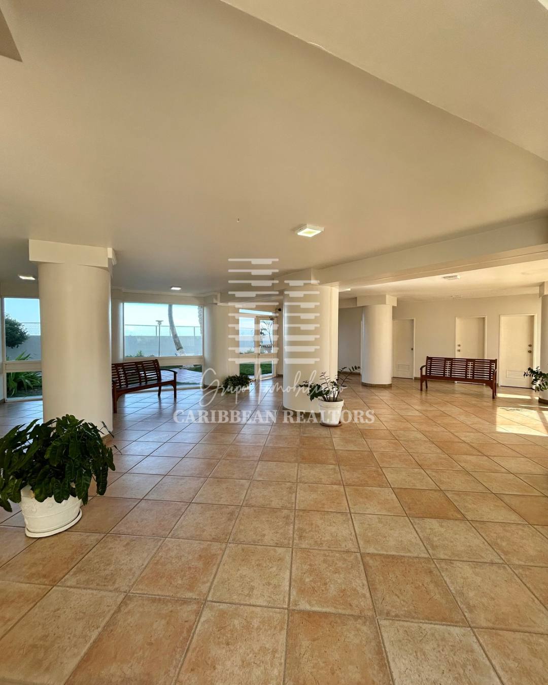 EN VENTA APARTAMENTO EN EL CONJUNTO RESIDENCIAL PLAYA MORENO EDIFICIO CARLA. AV. BOLIVAR.