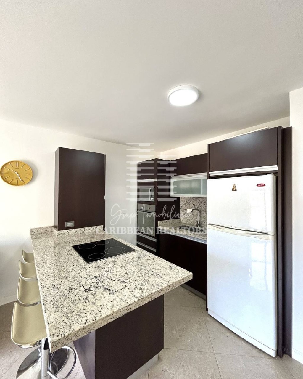 EN VENTA APARTAMENTO EN EL CONJUNTO RESIDENCIAL BLUE BAY SUITES. PLAYA MORENO. PAMPATAR.