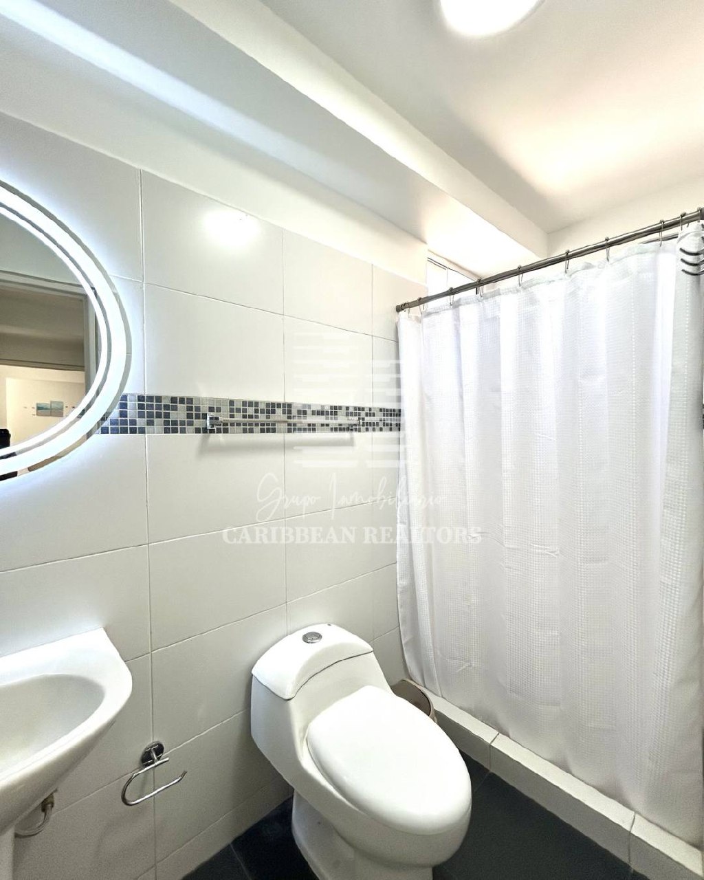 EN VENTA APARTAMENTO EN EL CONJUNTO RESIDENCIAL BLUE BAY SUITES. PLAYA MORENO. PAMPATAR.