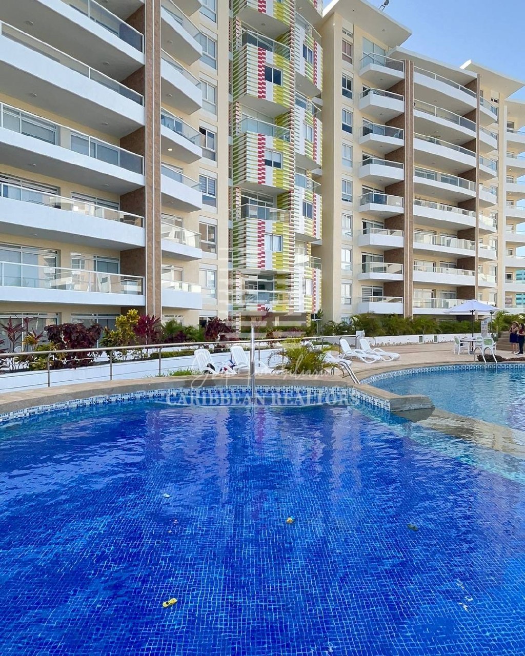 EN VENTA APARTAMENTO EN EL CONJUNTO RESIDENCIAL BLUE BAY SUITES. PLAYA MORENO. PAMPATAR.