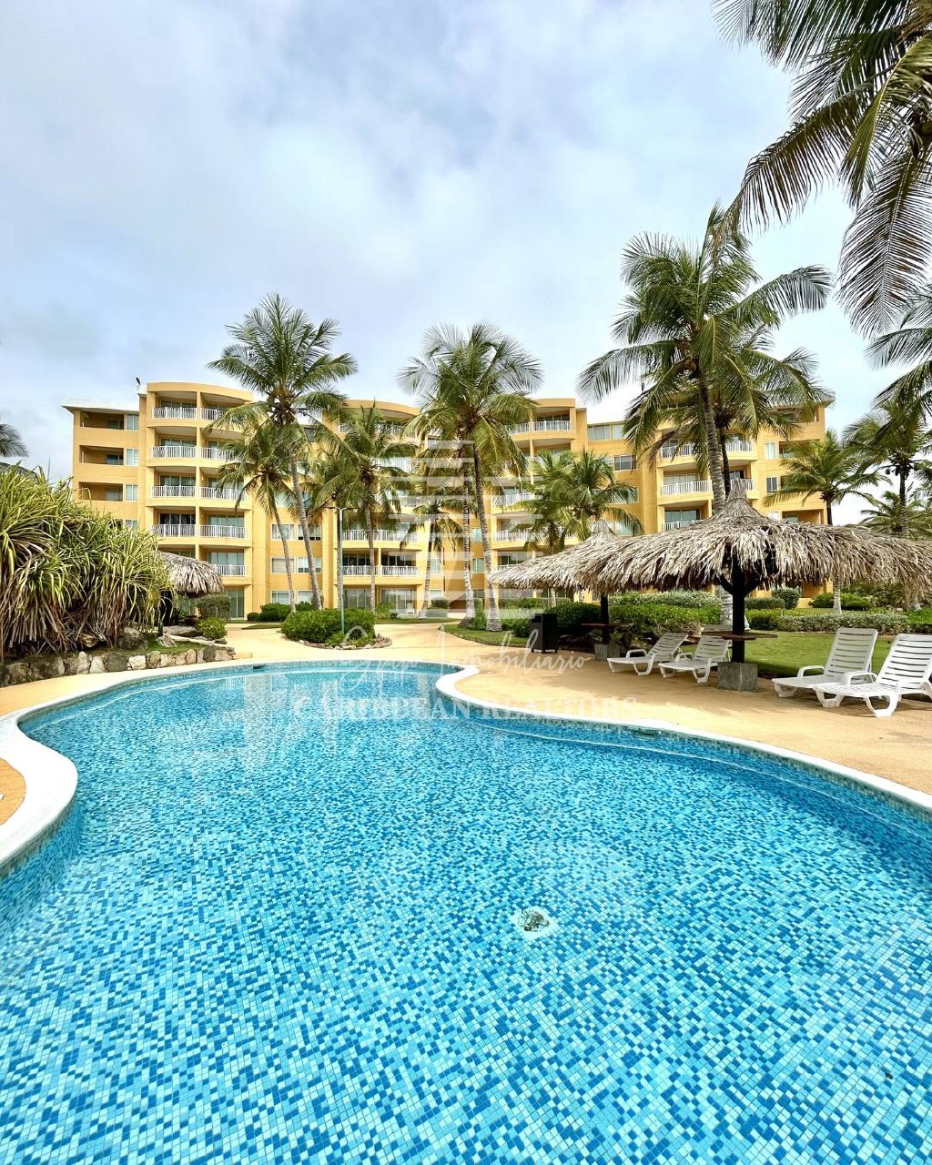 EN VENTA MODERNO APARTAMENTO CON ACCESO A PLAYA PARGUITO EN EL CONJUNTO RESIDENCIAL TERRAZAS DE CIMARRON. 