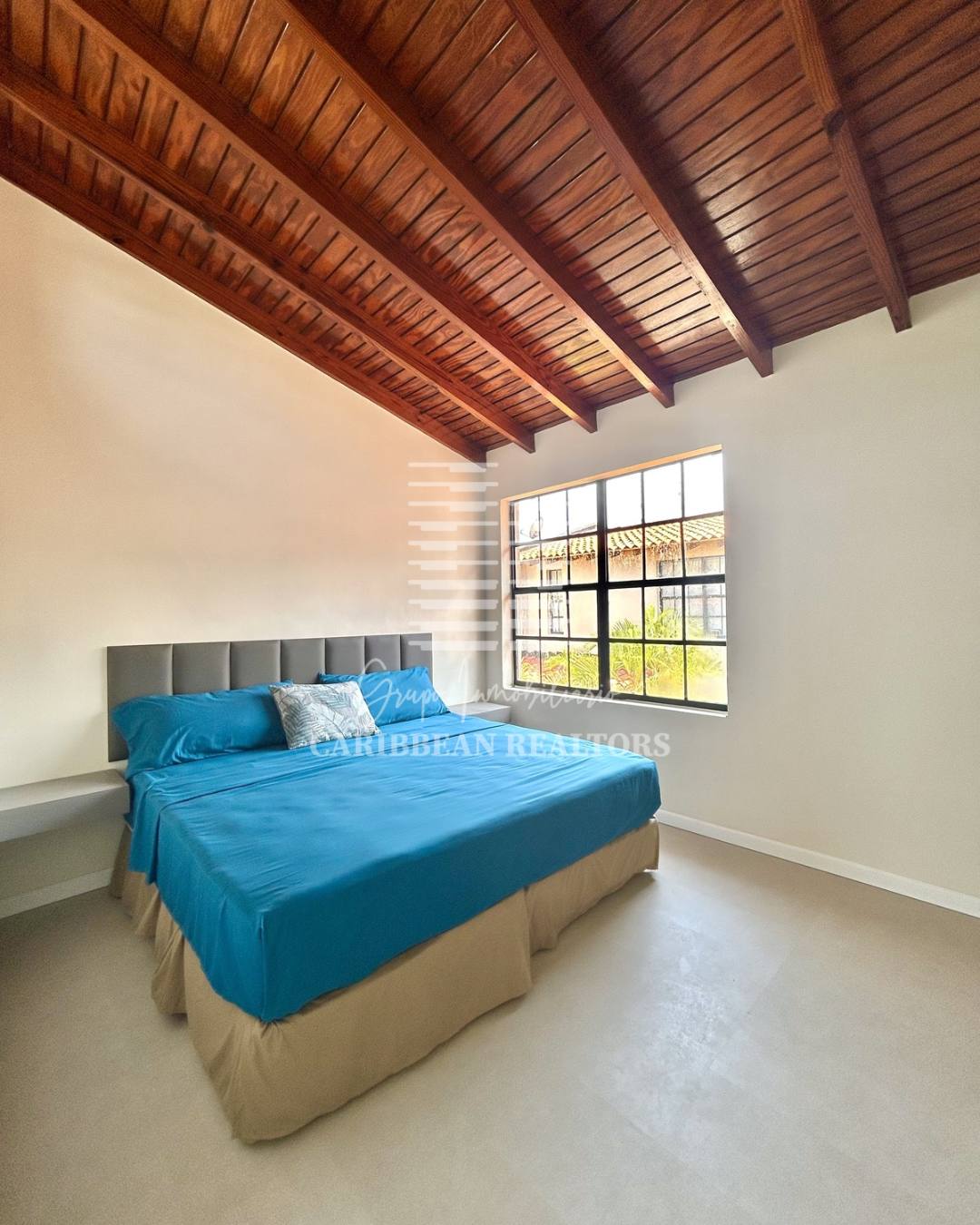 EN VENTA MODERNO TOWN HOUSE, REMODELADO  Y A ESTRENAR EN EL COJUNTO RESIDENCIAL EL EDEN EN LA URB. PARAISO 2 . PAMPATAR.