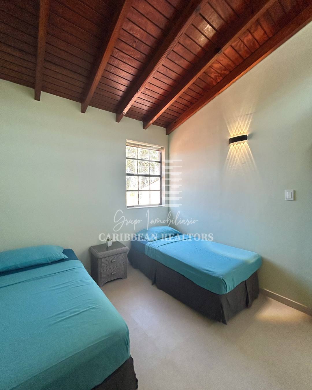 EN VENTA MODERNO TOWN HOUSE, REMODELADO  Y A ESTRENAR EN EL COJUNTO RESIDENCIAL EL EDEN EN LA URB. PARAISO 2 . PAMPATAR.