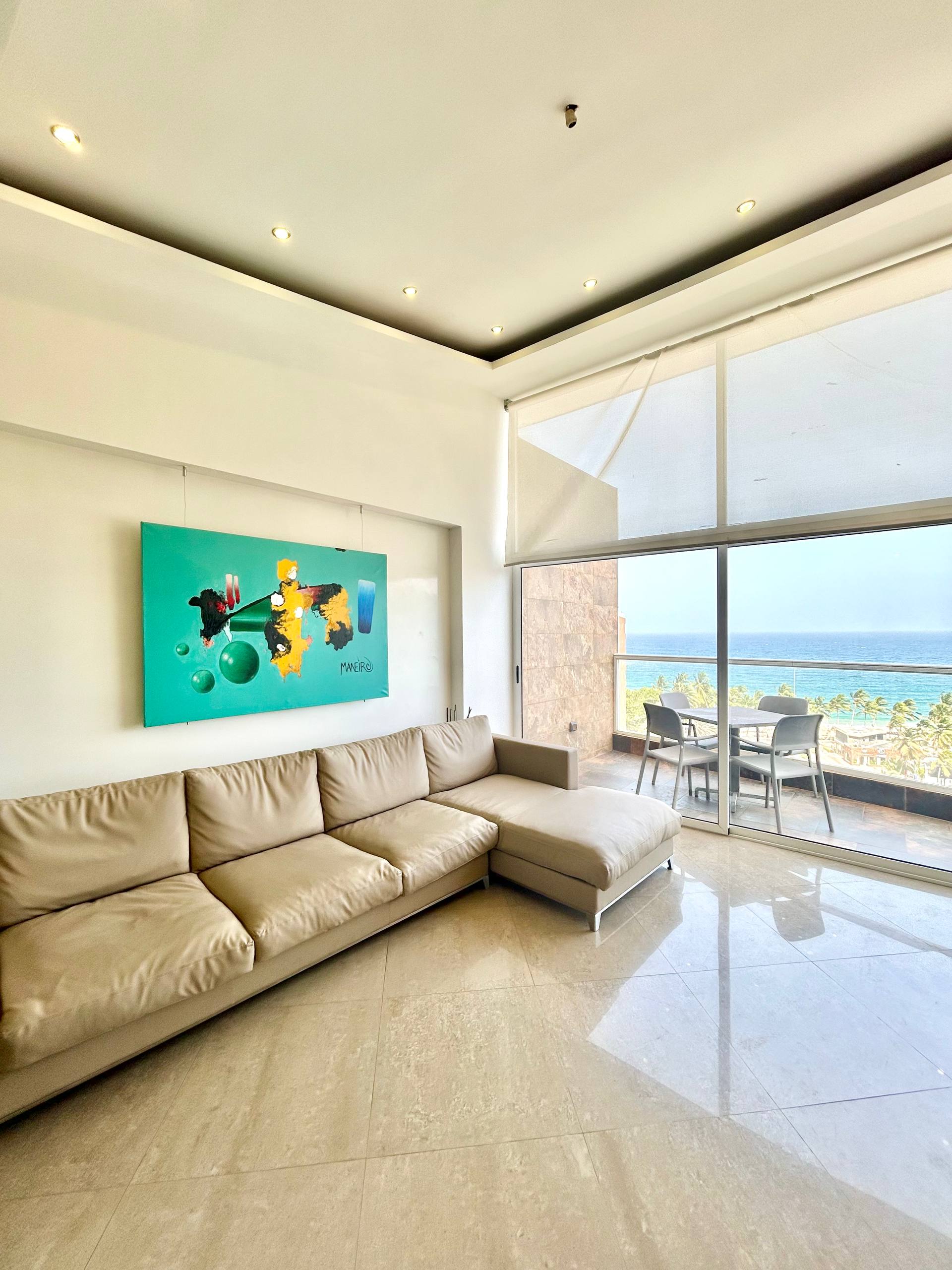 EN VENTA MODERNO PENTHOUSE CON VISTA AL MAR EN EL CONJUNTO RESIDENCIAL BLUE BAY SUITES. PLAYA MORENO. PAMPATAR.