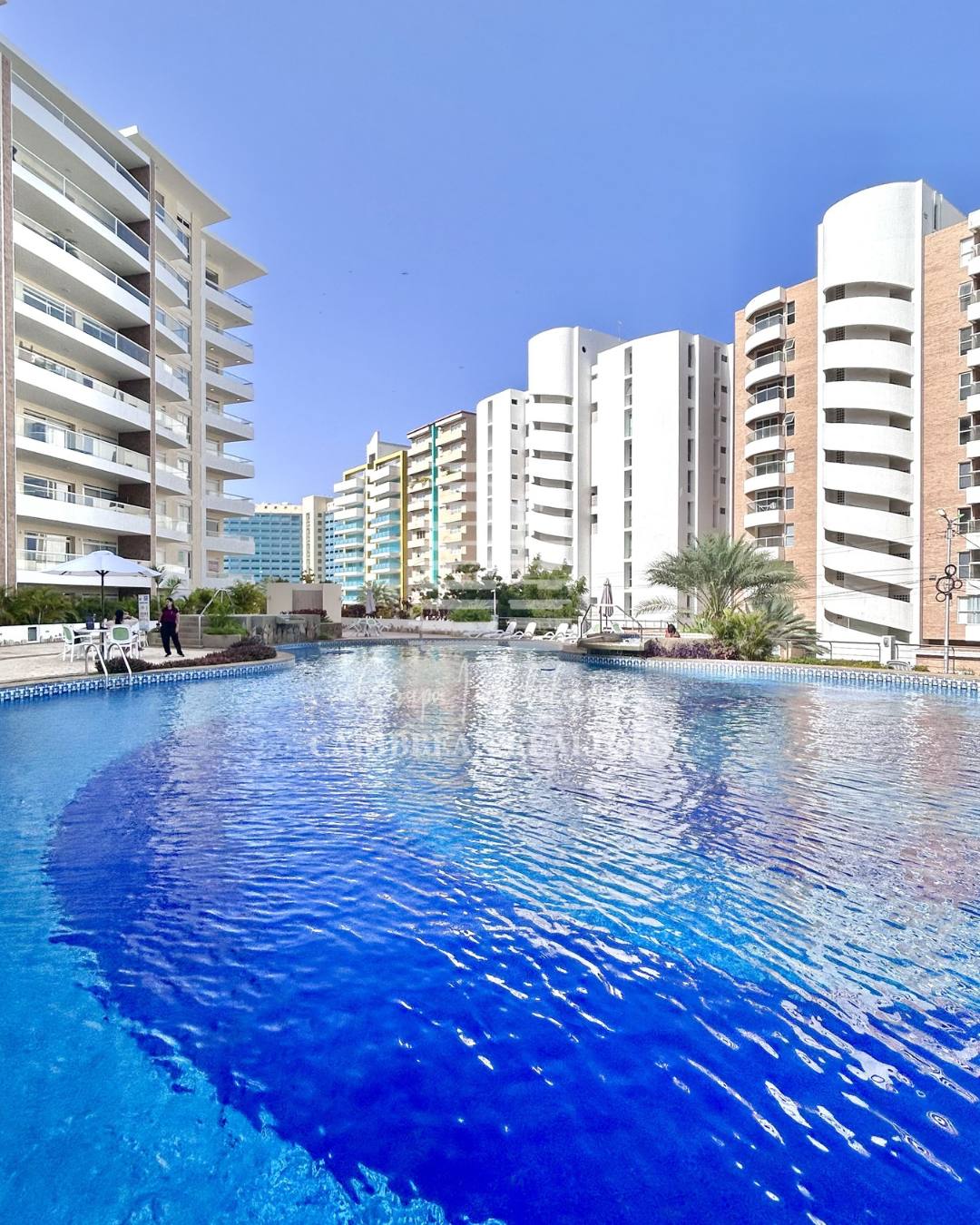 EN VENTA MODERNO PENTHOUSE CON VISTA AL MAR EN EL CONJUNTO RESIDENCIAL BLUE BAY SUITES. PLAYA MORENO. PAMPATAR.