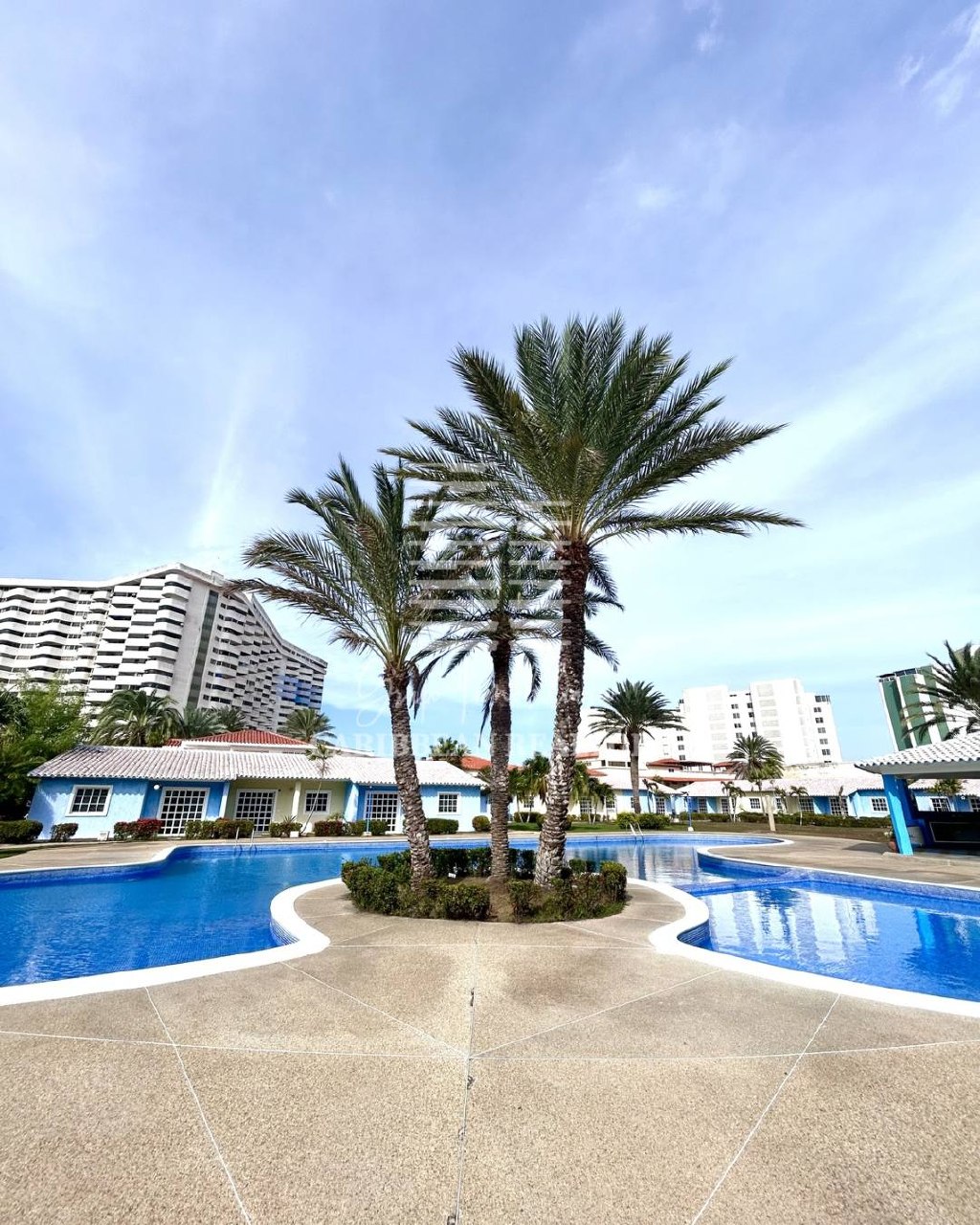 EN VENTA COMODO APARTAMENTO EN EL CONJUNTO RESIDENCIAL LA MARINA A SOLO PASOS DE PLAYA LA CARACOLA. 