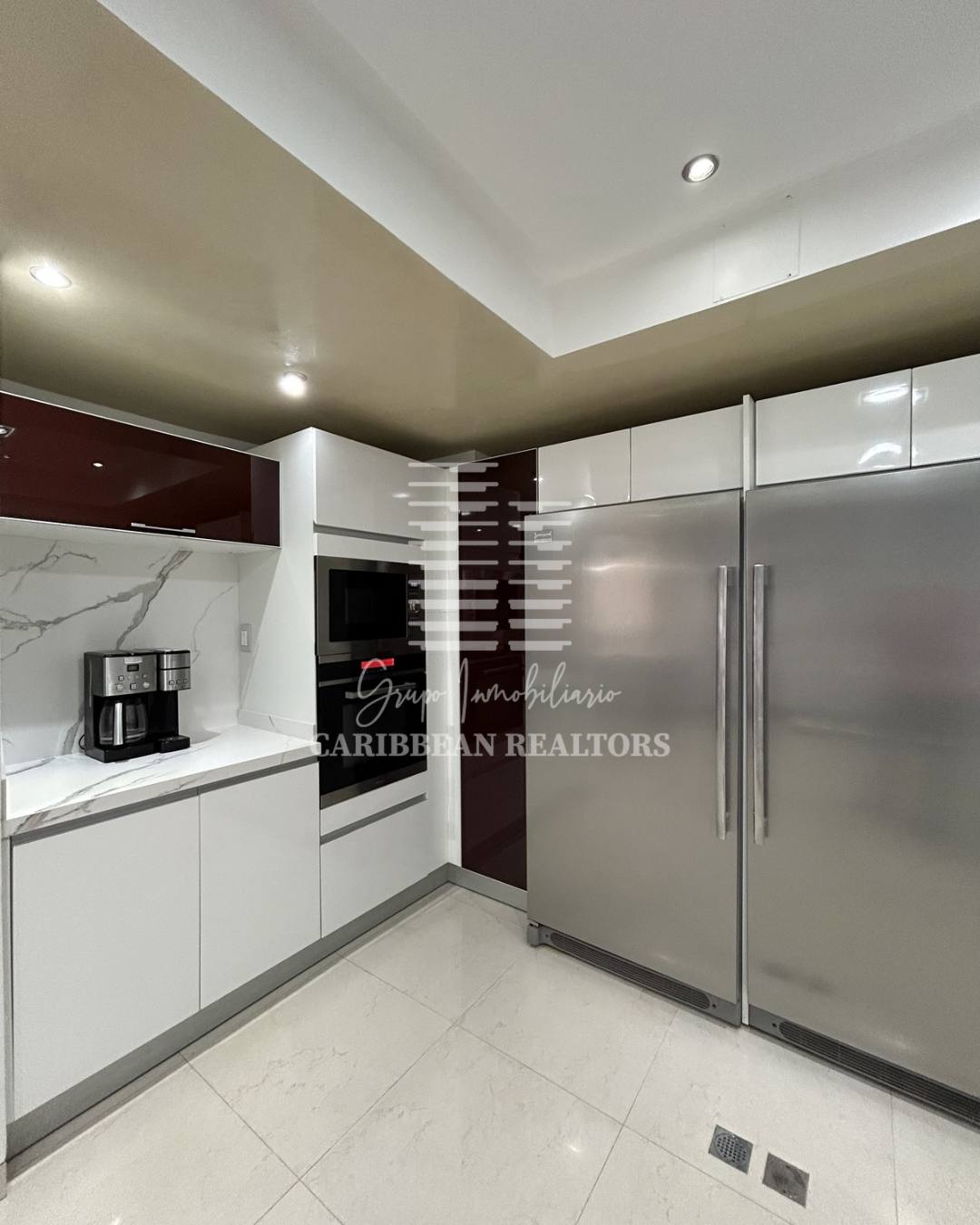 EN VENTA AMPLIAY MODERNA CASA EQUIPADA EN LA URB. PARAISO 2. PAMPATAR