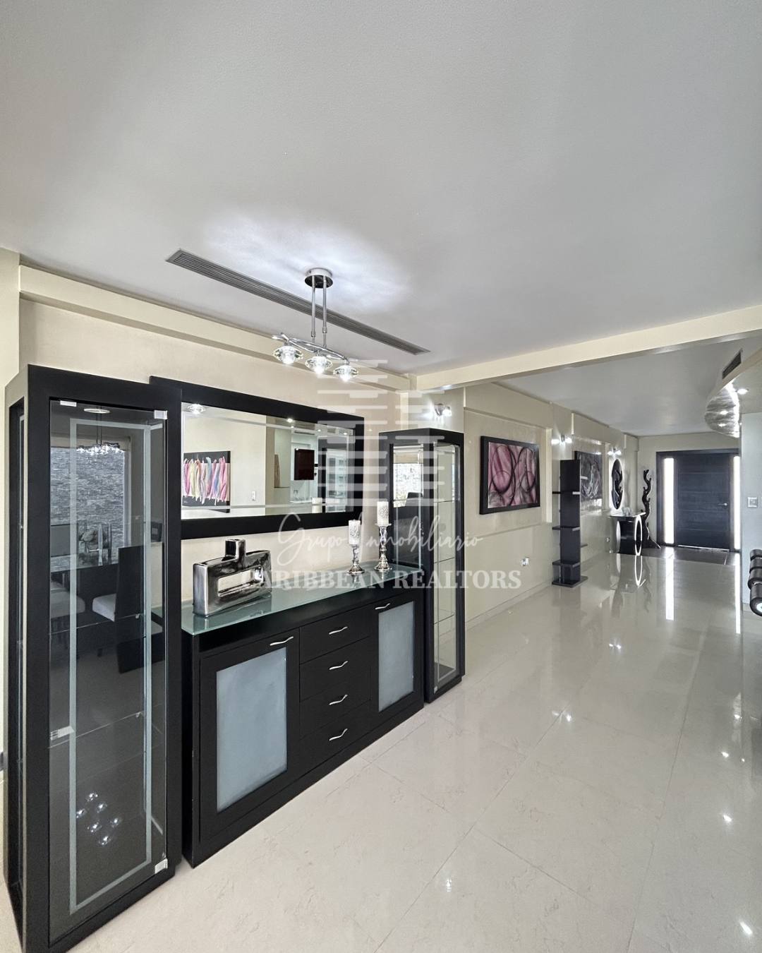 EN VENTA AMPLIAY MODERNA CASA EQUIPADA EN LA URB. PARAISO 2. PAMPATAR