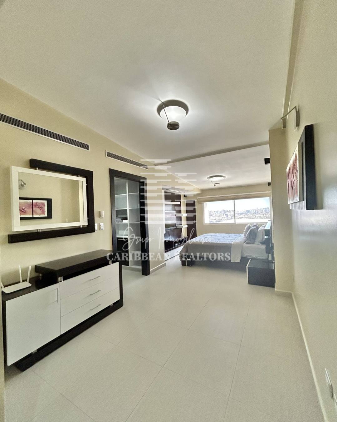 EN VENTA AMPLIAY MODERNA CASA EQUIPADA EN LA URB. PARAISO 2. PAMPATAR