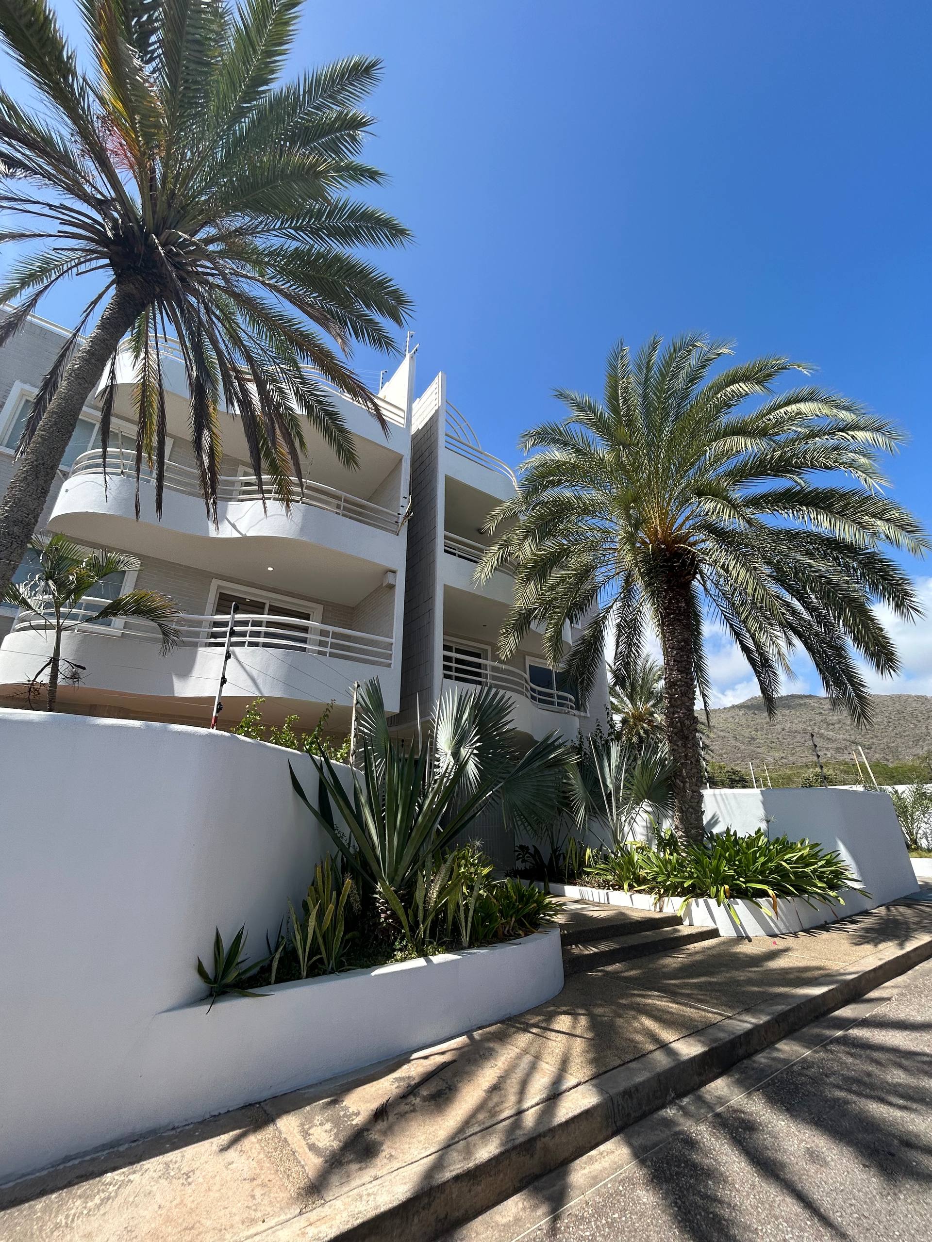 EN VENTA APARATAMENTO EN OBRA BLANCA CERCA DE PLAYA EL AGUA, EN EL CONJUNTO RESIDENCIAL LAS OLAS.