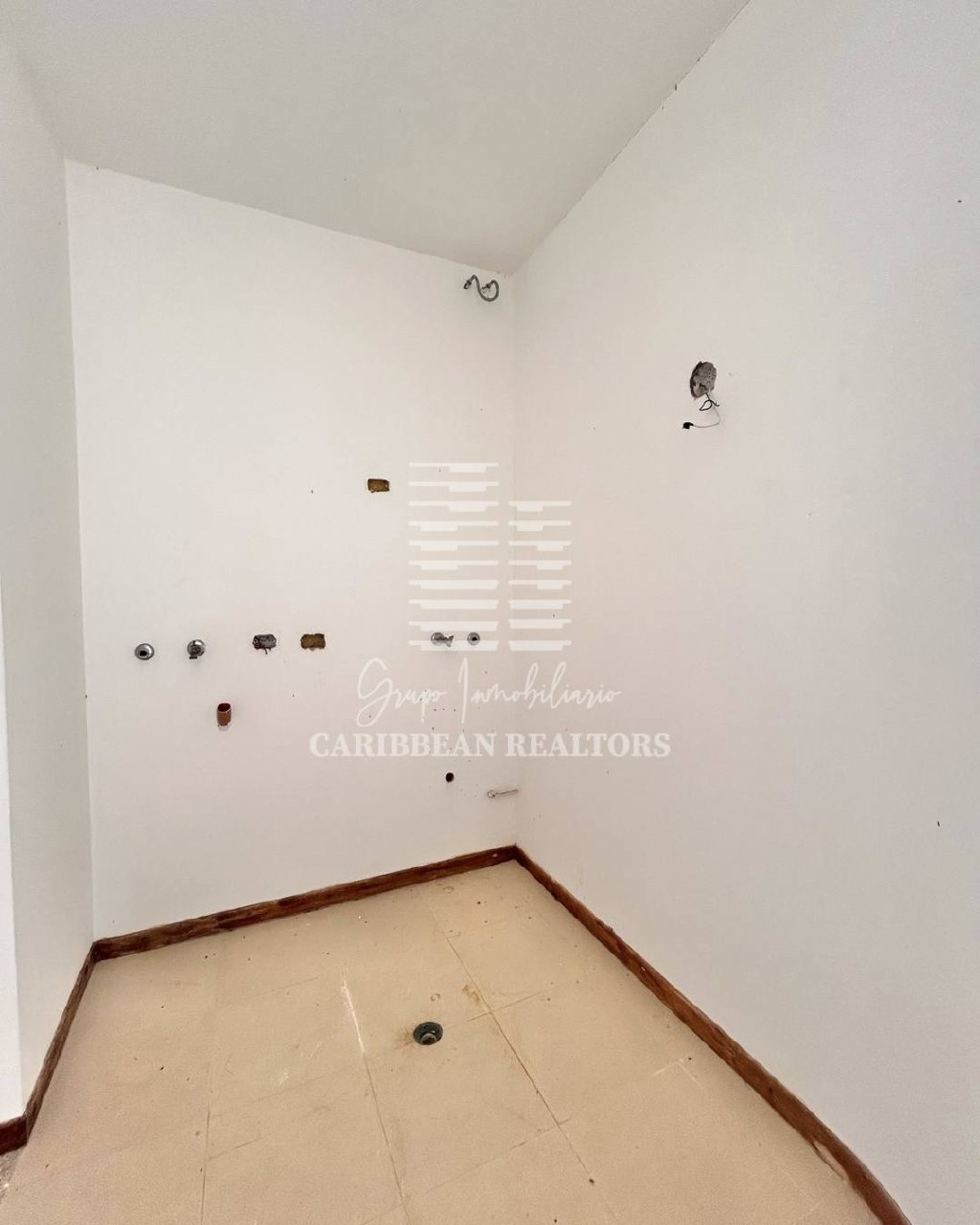 EN VENTA APARTAMENTO EN OBRA BLANCA EN EL CONJUNTO RESIDENCIAL LAS OLAS, EN LAS CERCANIAS DE PLAYA EL AGUA.