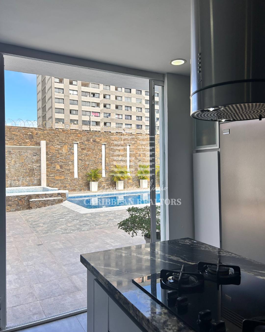 EN VENTA AMPLIA CASA EN LA URBANIZACIÓN JORGE COLL. MANEIRO.