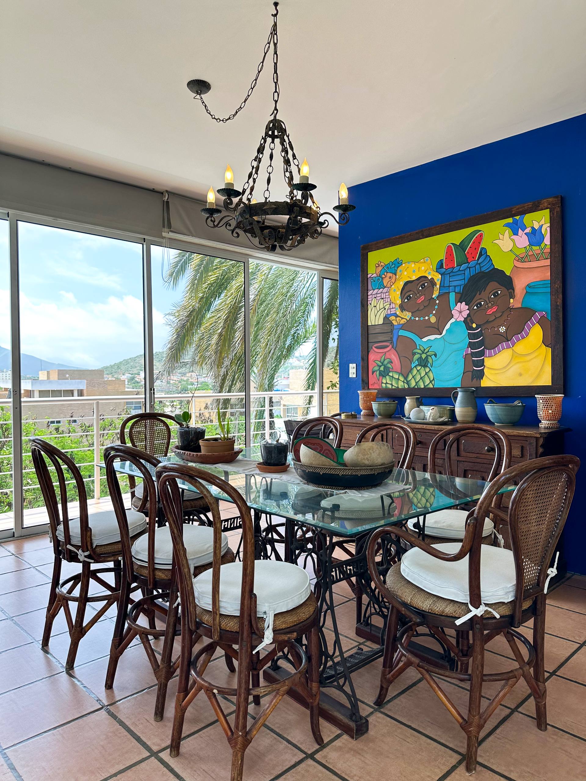 EN VENTA HERMOSA CASA CON DISEÑO ARQUTECTONICO EN LA URB. LAS LOMAS. PAMPATAR