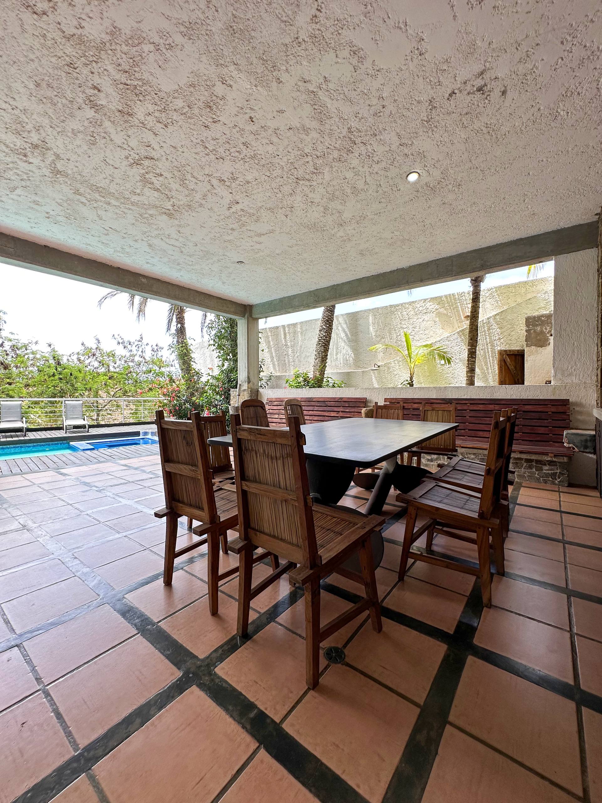 EN VENTA HERMOSA CASA CON DISEÑO ARQUTECTONICO EN LA URB. LAS LOMAS. PAMPATAR